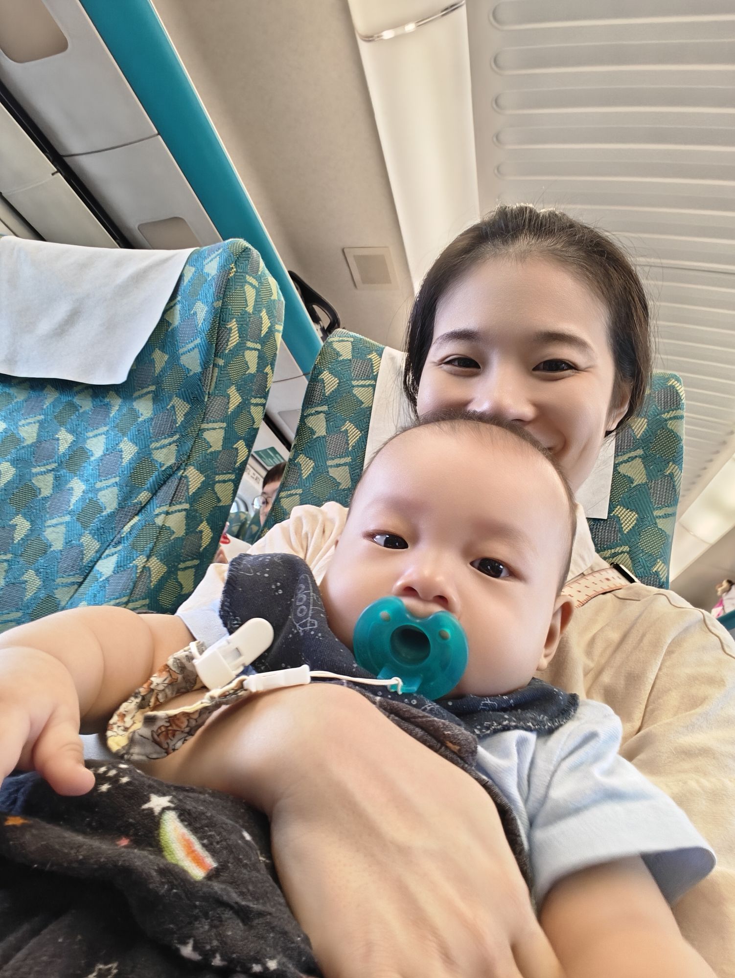 小個子媽媽帶6個月寶寶搭高鐵攻略｜哺乳室、親子廁所實用心得