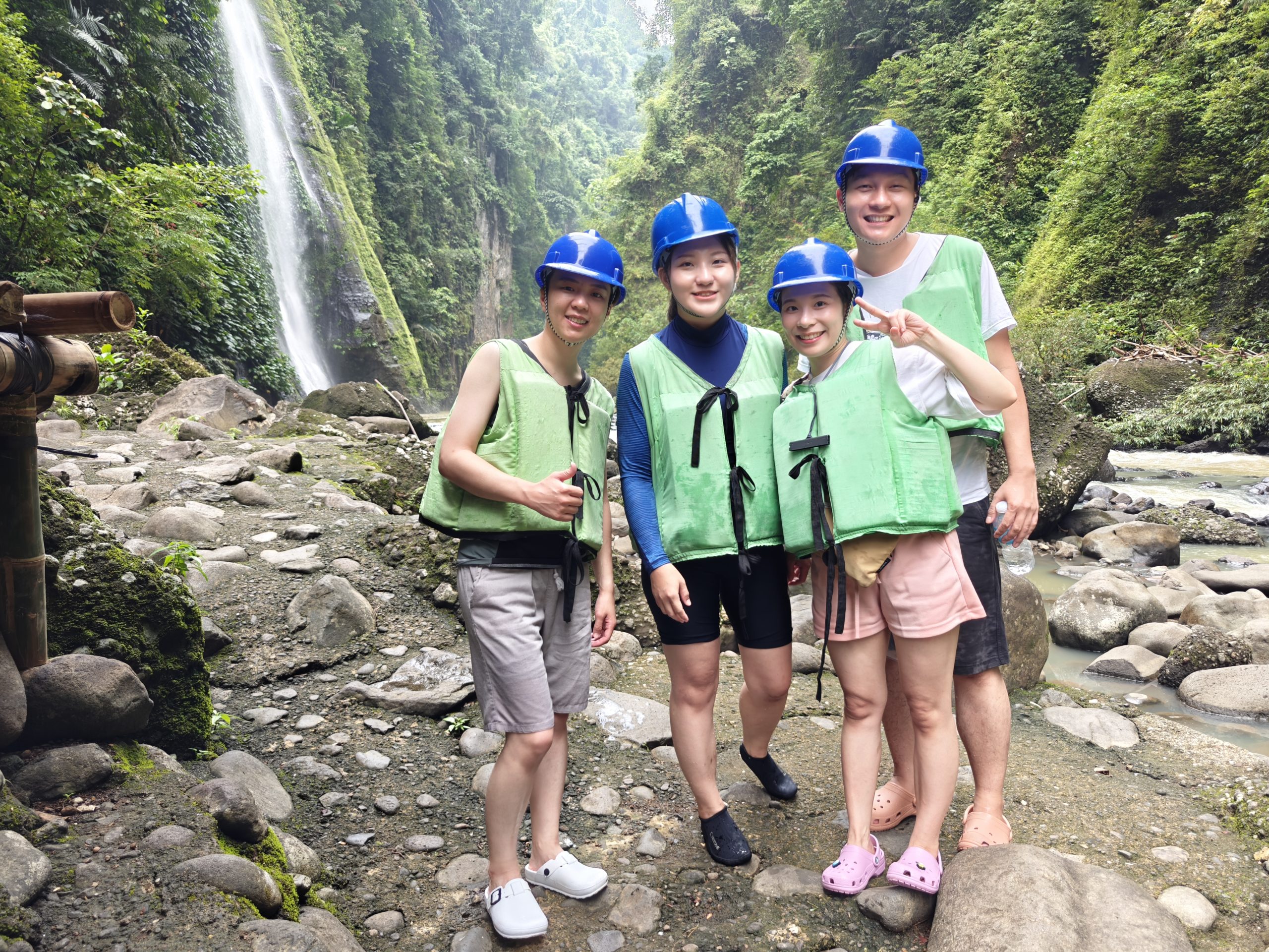 菲律賓百勝灘逆流泛舟攻略｜Pagsanjan瀑布濕身體驗+人力火車一日遊